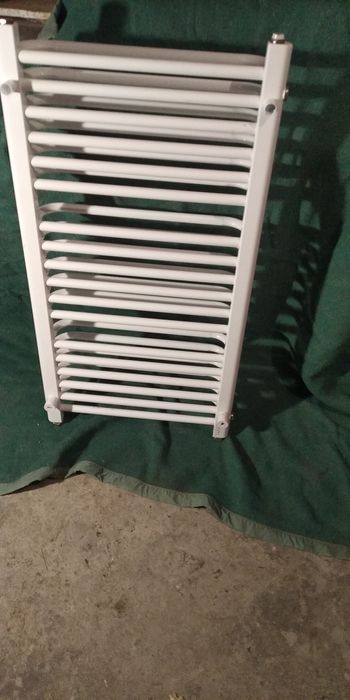 Grzejnik ręcznikowy łazienkowy 700w