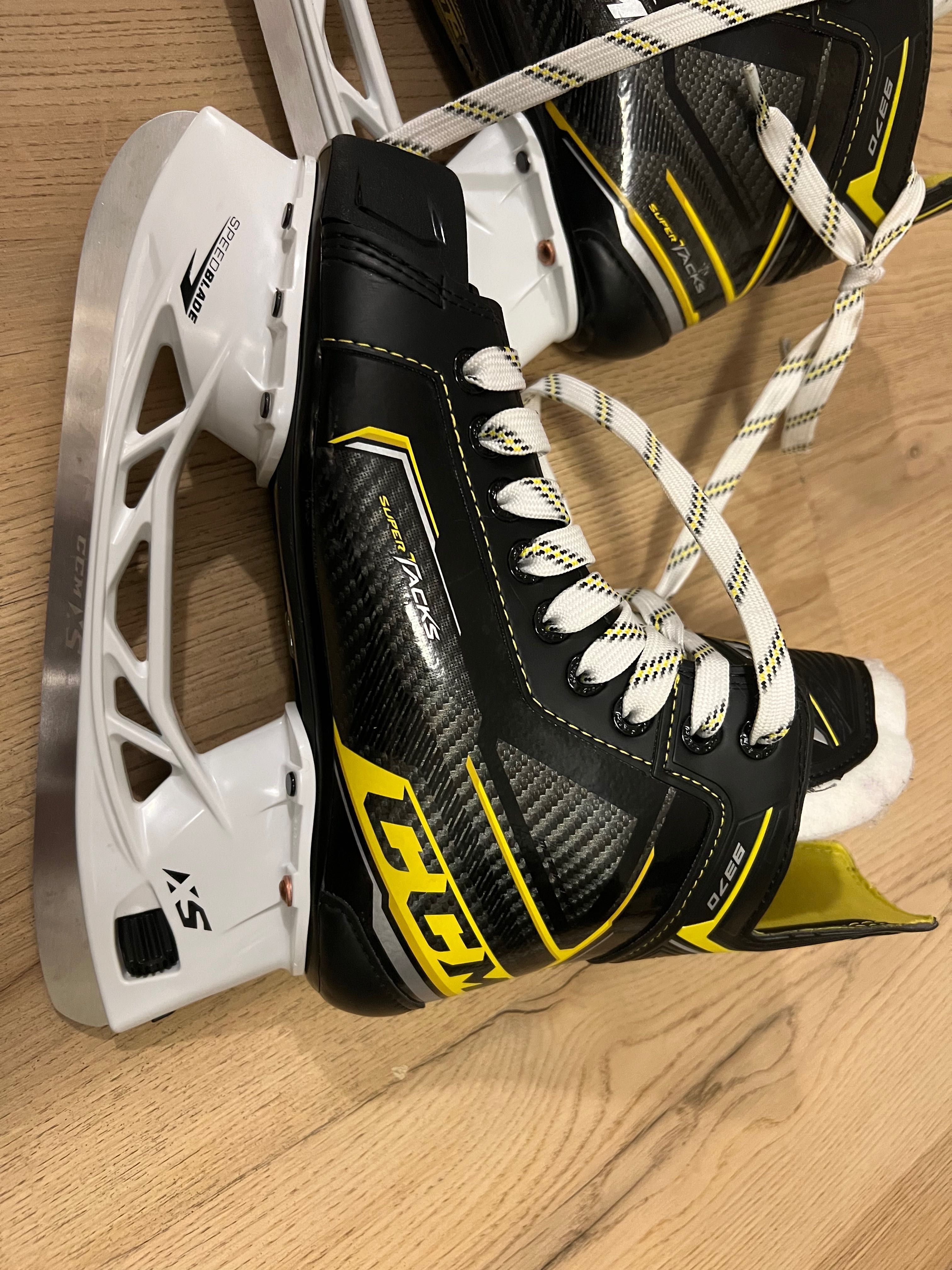 Новые Хоккейные коньки / ковзани CCM Super Tacks 9370 Int