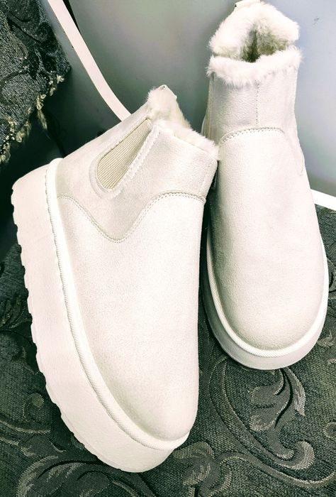 Уггі-чоботи нові 39,5 розмір,жіночі