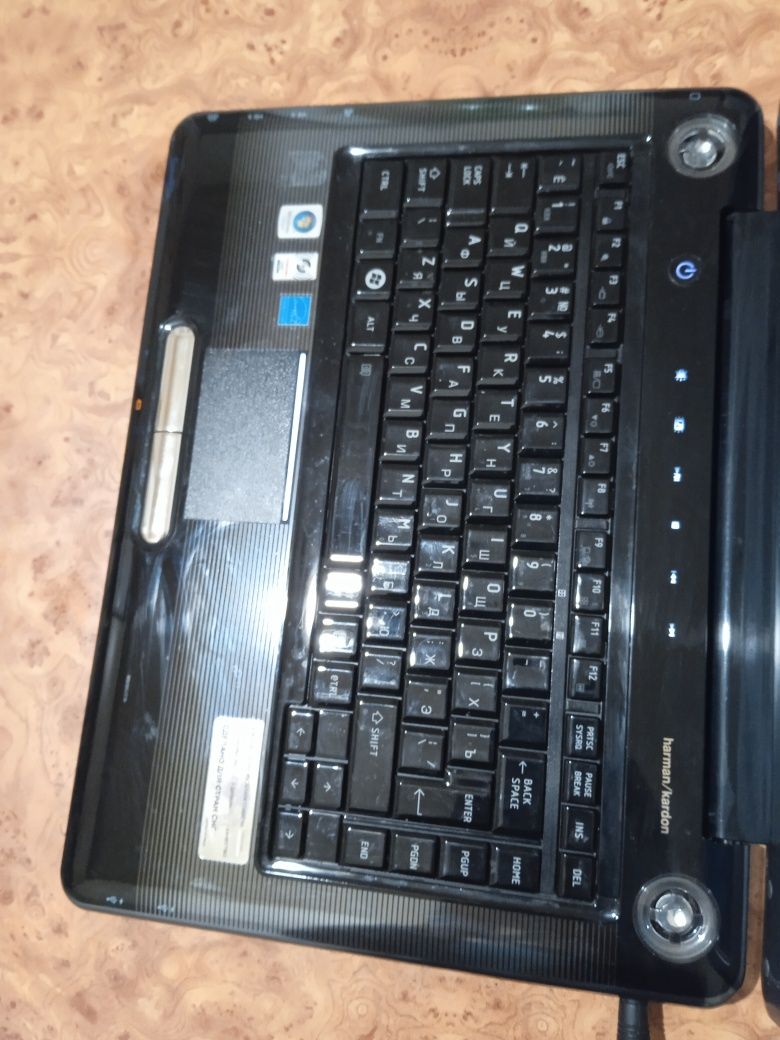 Toshiba L 300 офісний ноутбук