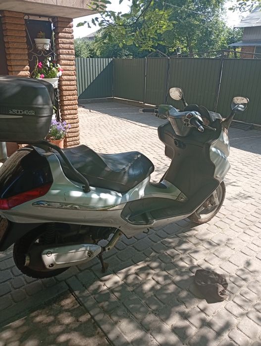 Продам скутер Piaggio x8