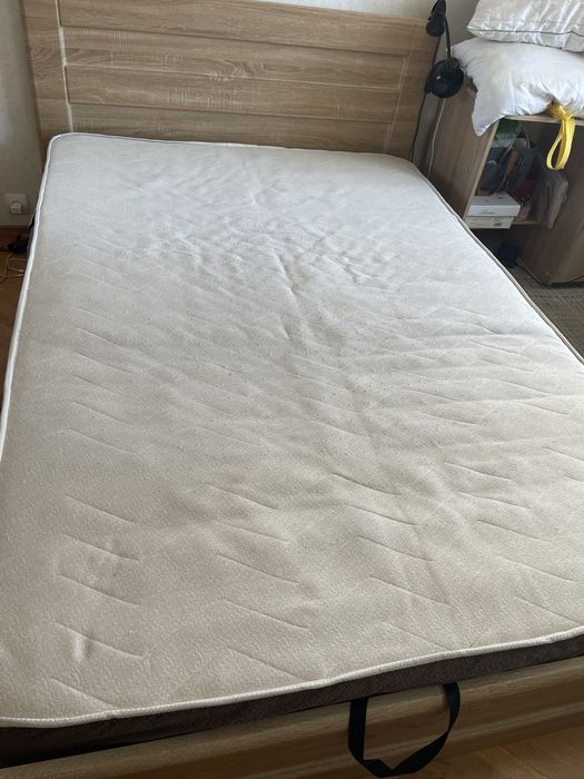 Продам матрас в хорошому стані.140 на 200. Самовивіз!