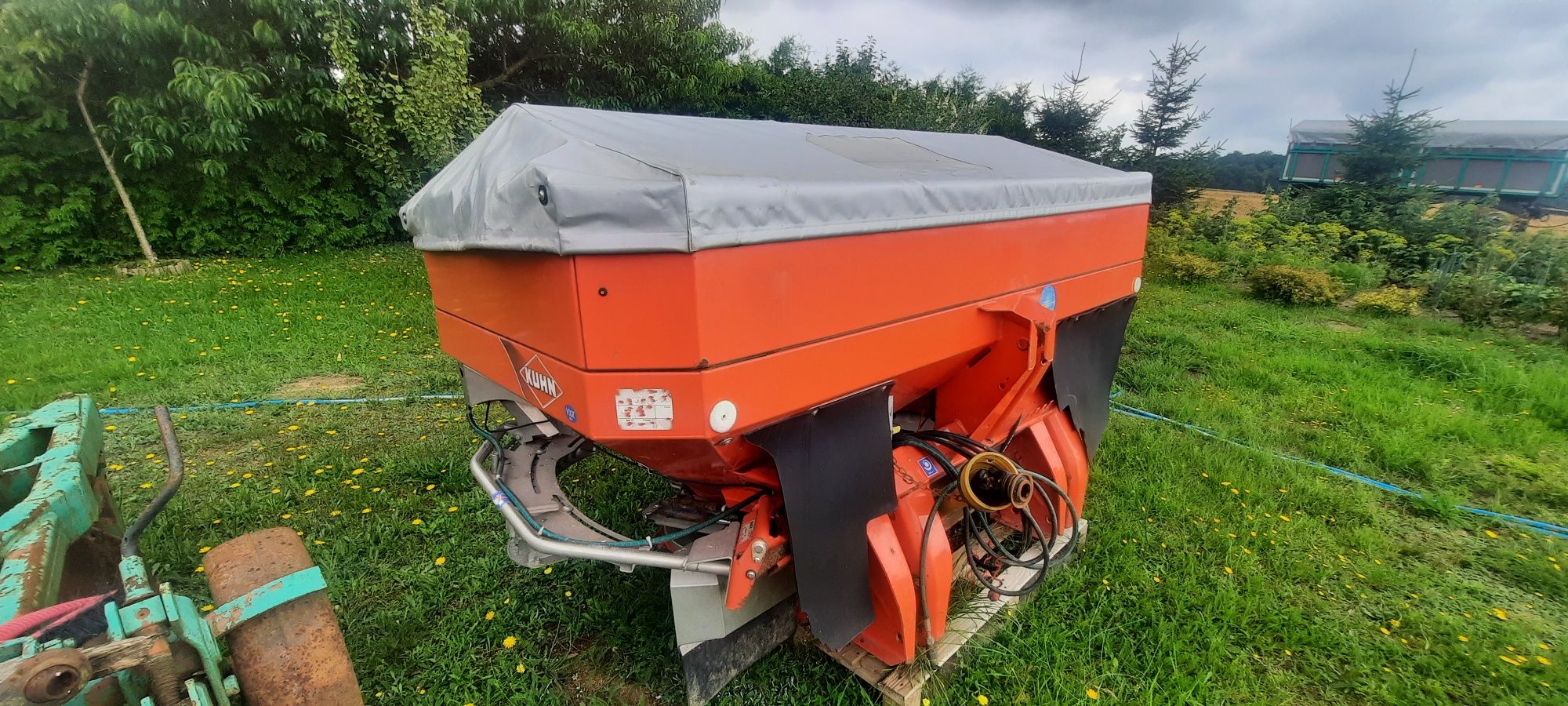 Rozsiewacz nawozu KUHN Axis 20.1 12-18m 2012r. 2000L amazone sulky