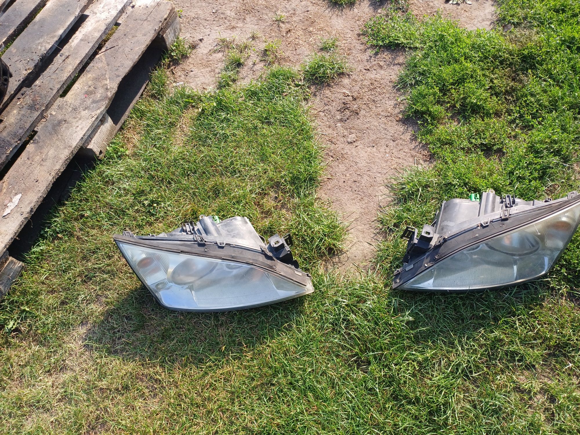 Lampy przednie przód Mondeo mk3 uszczelki