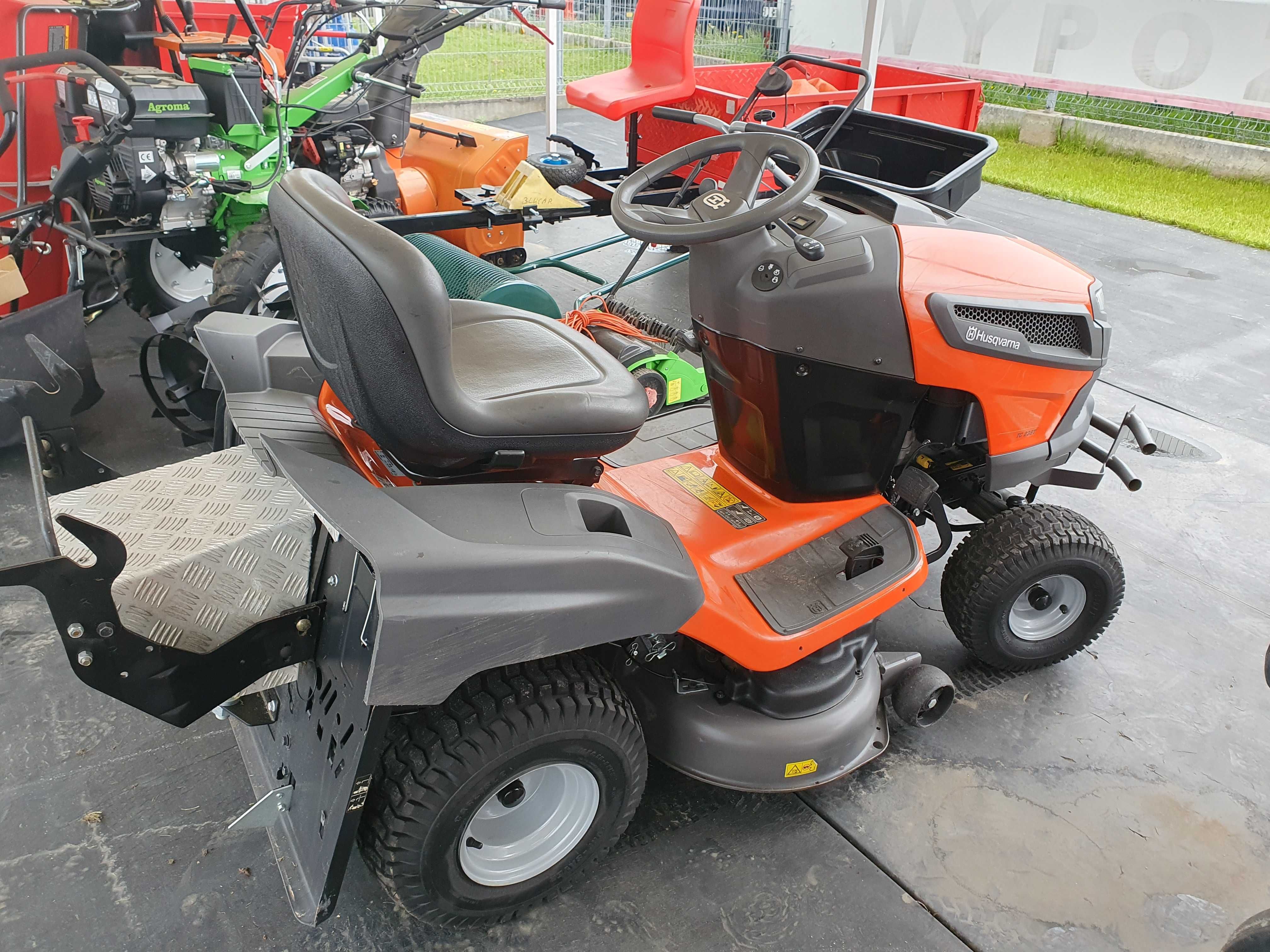Kosiarka traktorek z koszem Husqvarna