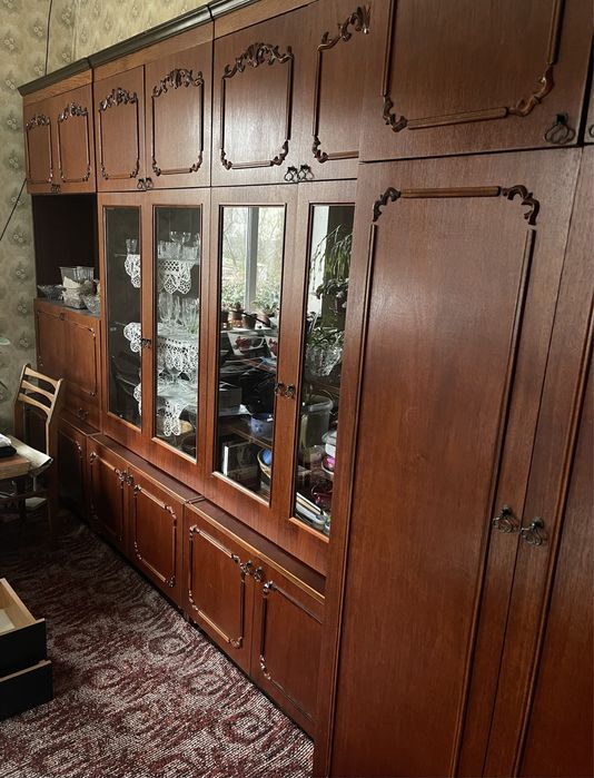 Стенка, шкаф в хорошем состоянии. Длина 3.5 метра.