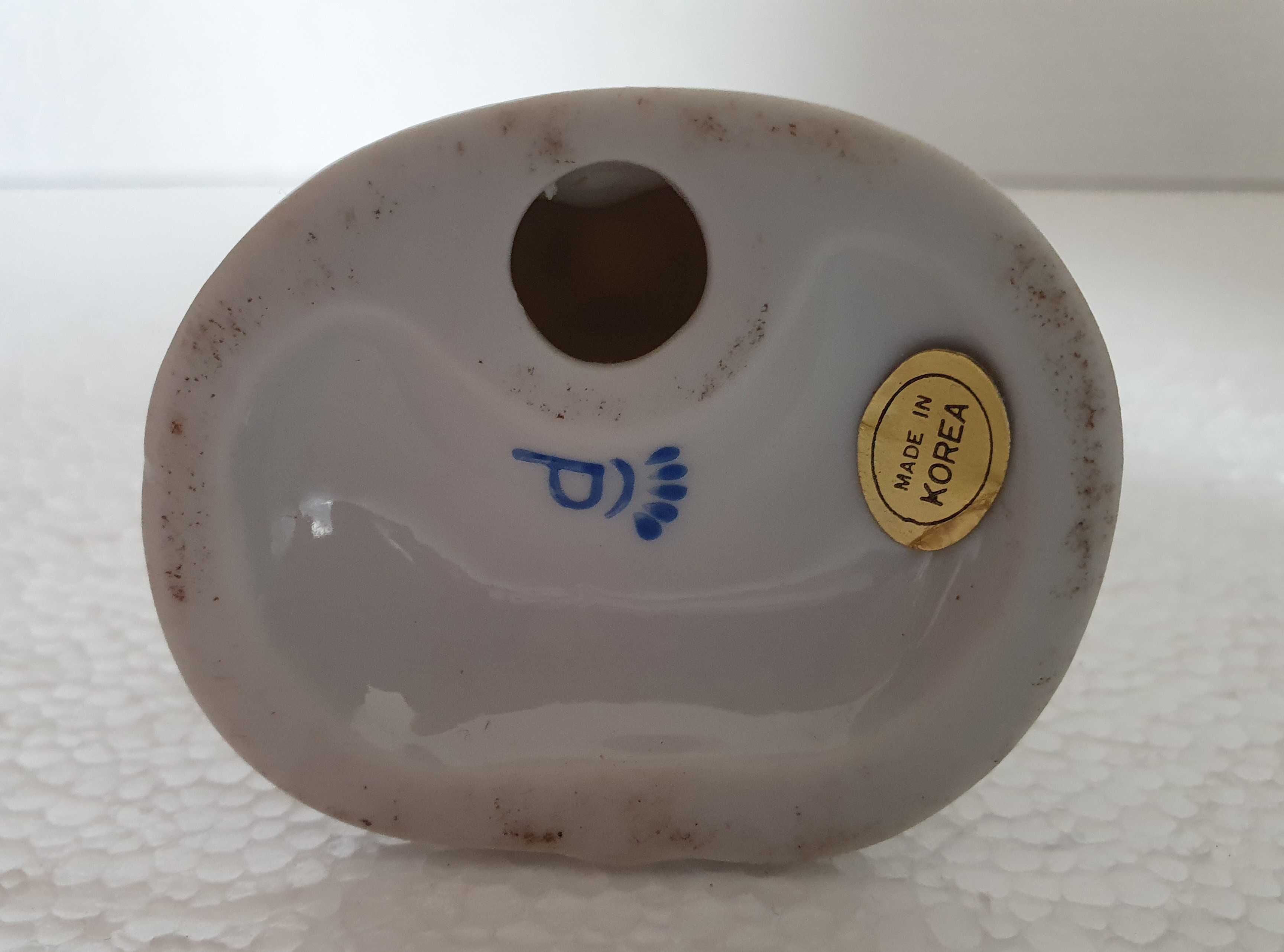 Bibelot de Porcelana - Fina Figura com banho de ouro - Made in Korea