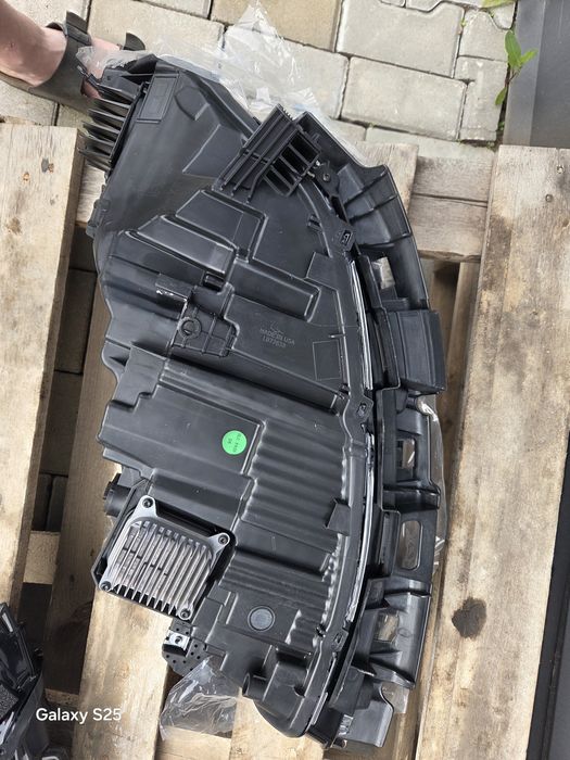 Фари tesla model 3 2024+