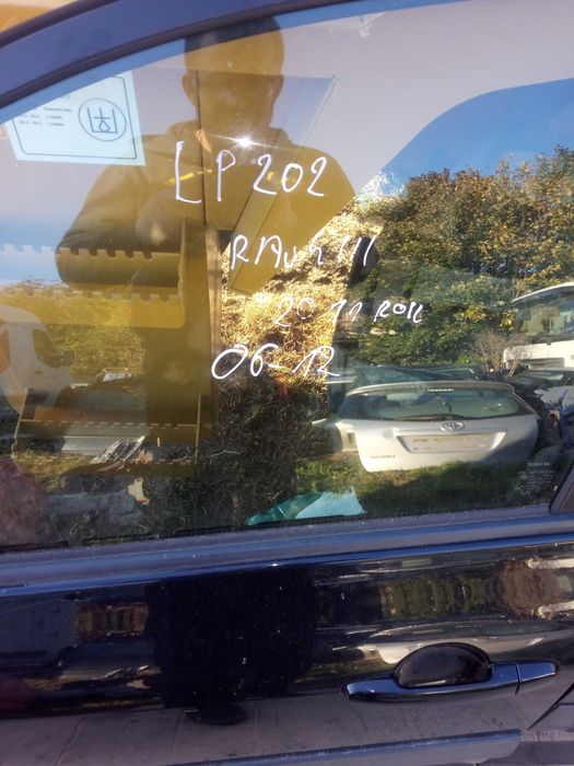 TOYOTA RAV4 III 06-12 drzwi lewe przód kolor czarny 202