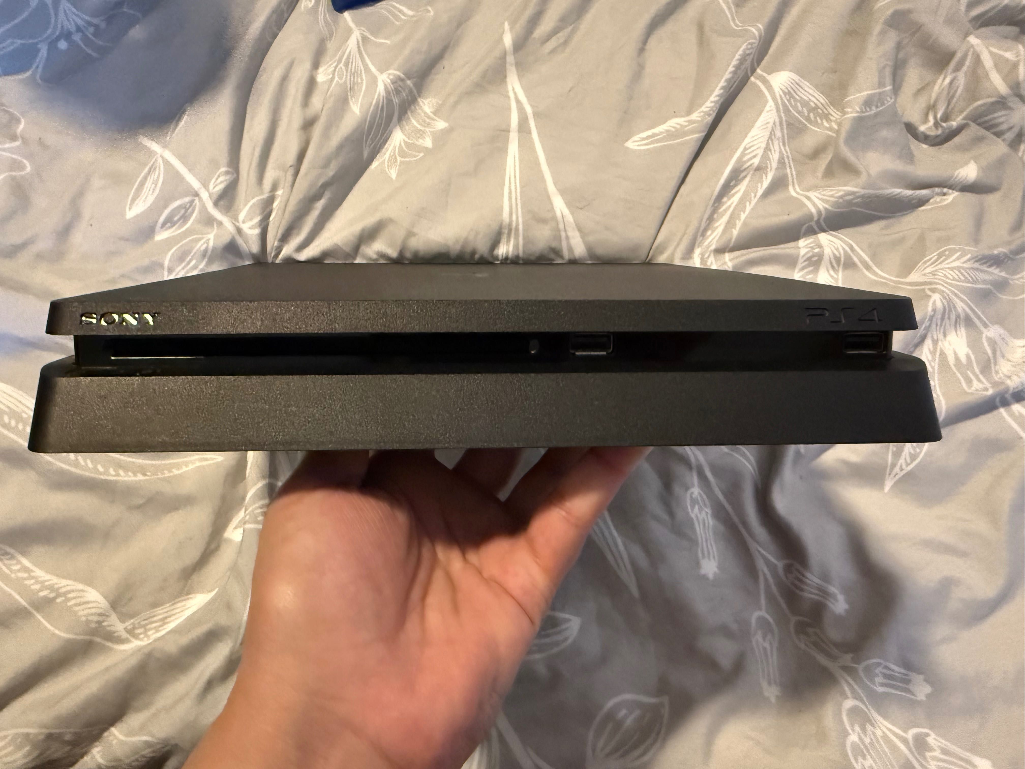 PS 4 slim 500gb stan idealny mało używana