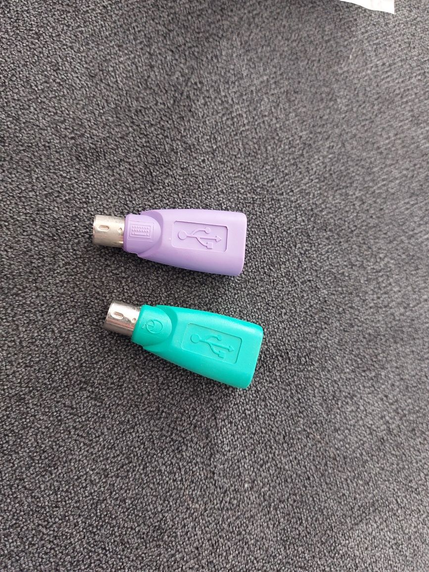 Klawiatura myszka akcesoria elektroniczne.