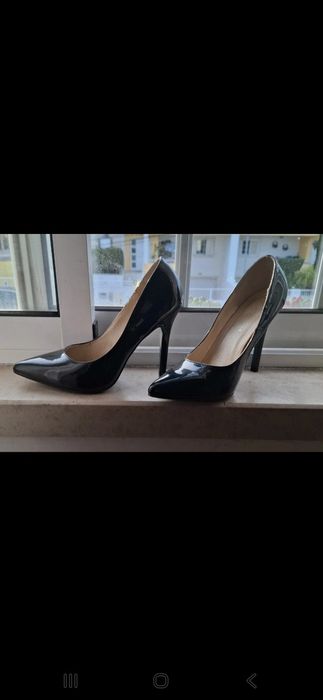 Sapatos salto alto classicos vinil preto