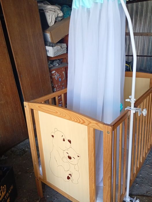 Łóżeczko dziecięce drewniane z materacem i baldachimem