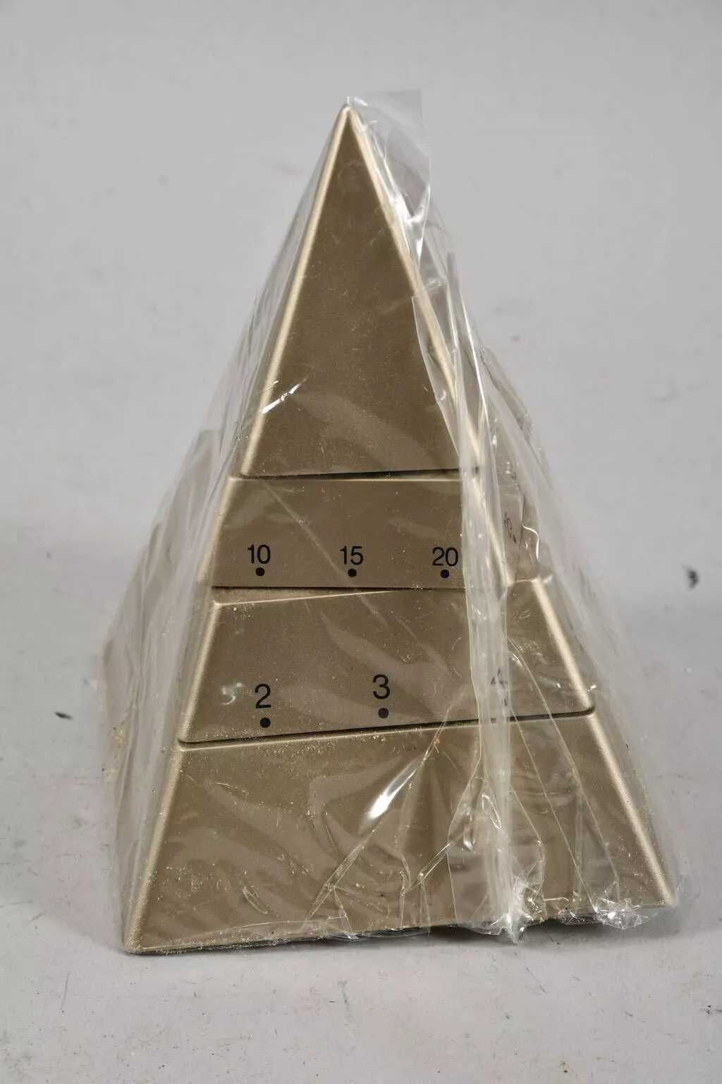Zegar biurkowy w kształcie piramidy Time Pyramid 1988 Quartz ORYGINAL