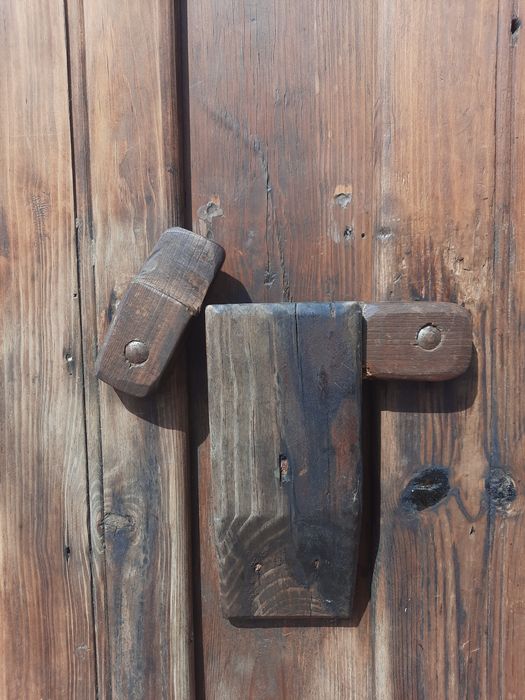 Cantareira muito antiga 2 m x 1.30m x 40 cm