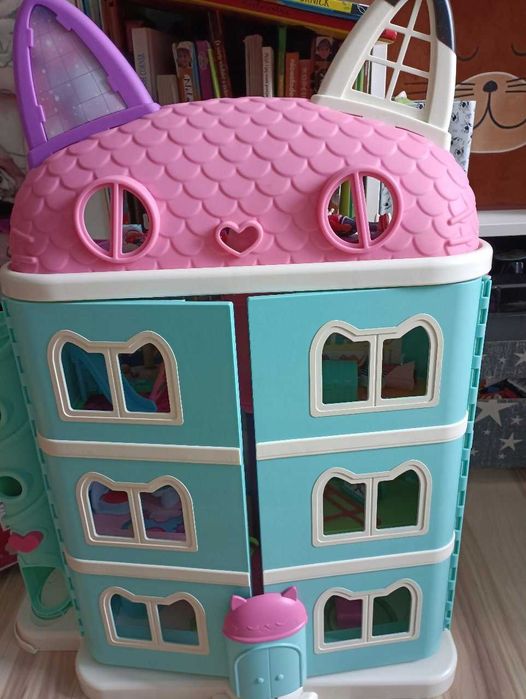 Koci Domek Gabi Tęczowy 60cm interaktywny + figurka Gabi NOWY