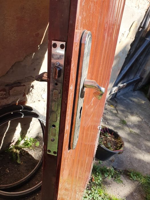 Drzwi metalowe z futryną prawe