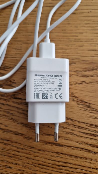 Huawei P20 Lite + etui + oryginalna ładowarka