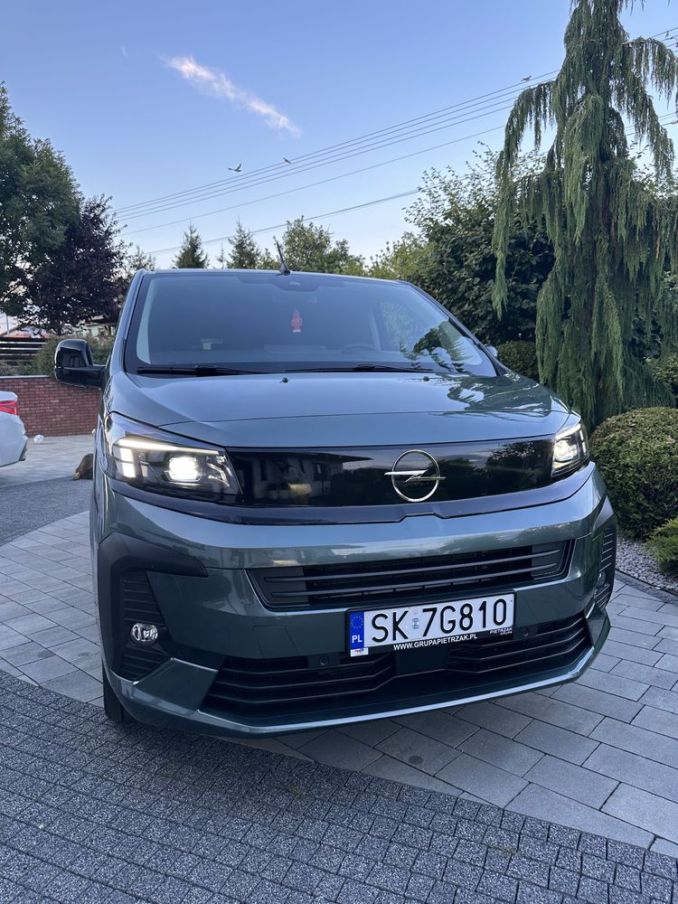 Wynajem Bus -9 osobowy Nowy Opel Zafira Long Automat