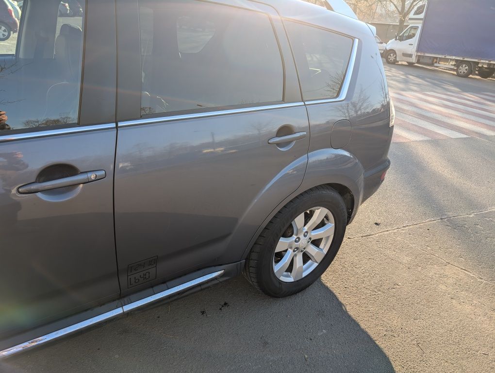 Mitsubishi outlander xl 2,4 did  4wd