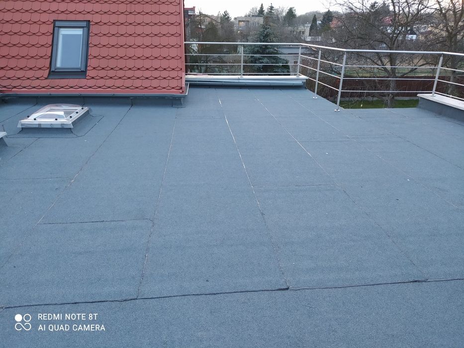 Dekarz dach   krycie papa, membrana, hydroizolacja blacharskie obróbki