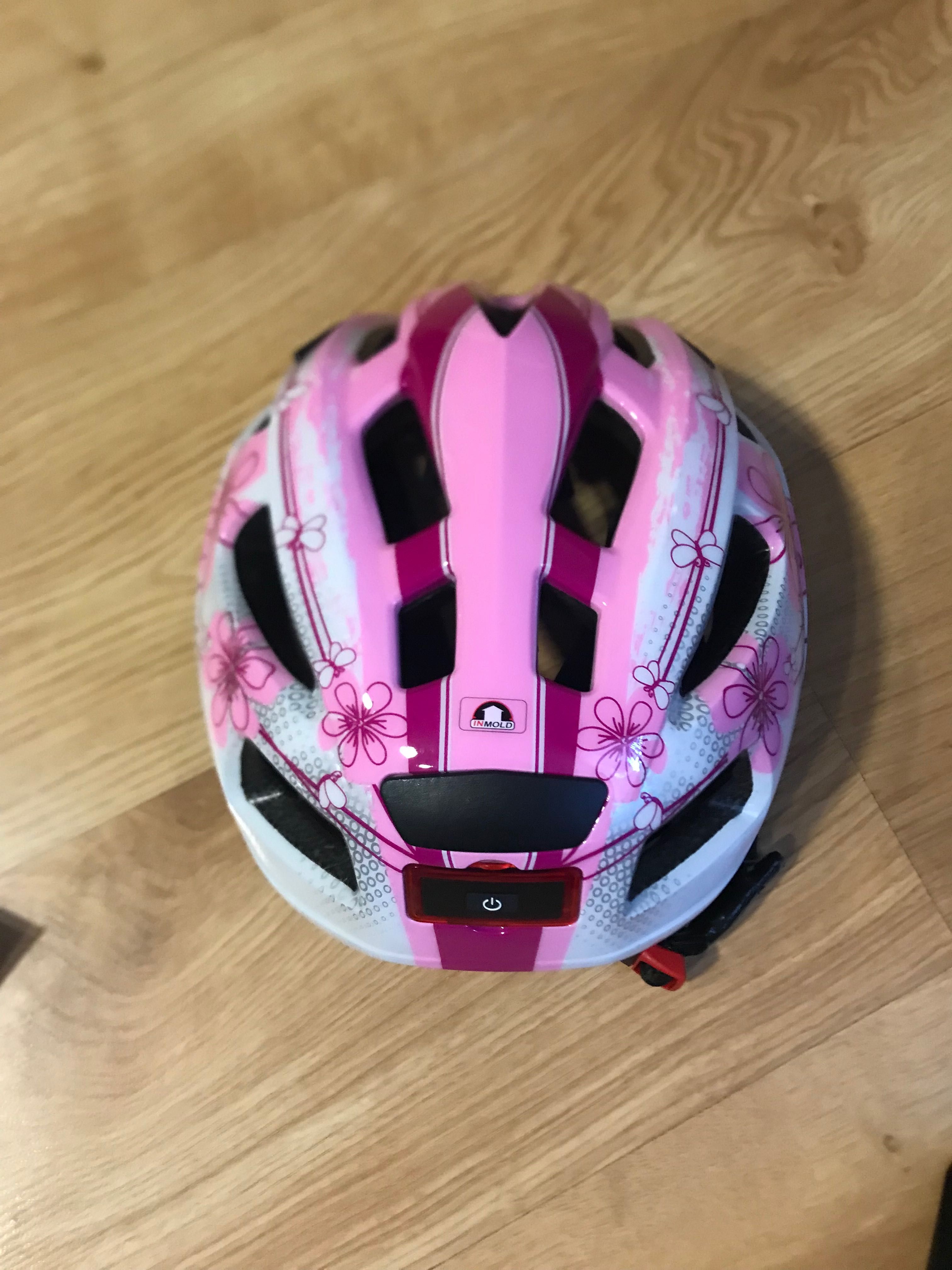 Kask dziewczęcy z lampka z tylu
