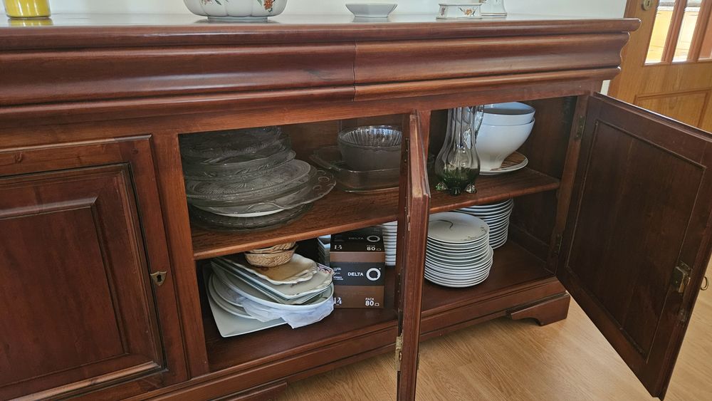Móvel louceiro em cerejeira maciça c/3 gavetas e 4 portas230x50x90
