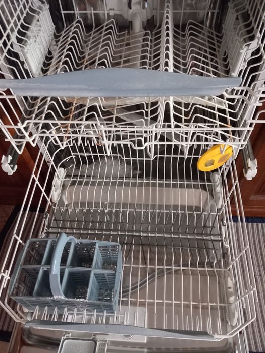 Máquina de lavar loiça Ariston (AVARIADA)