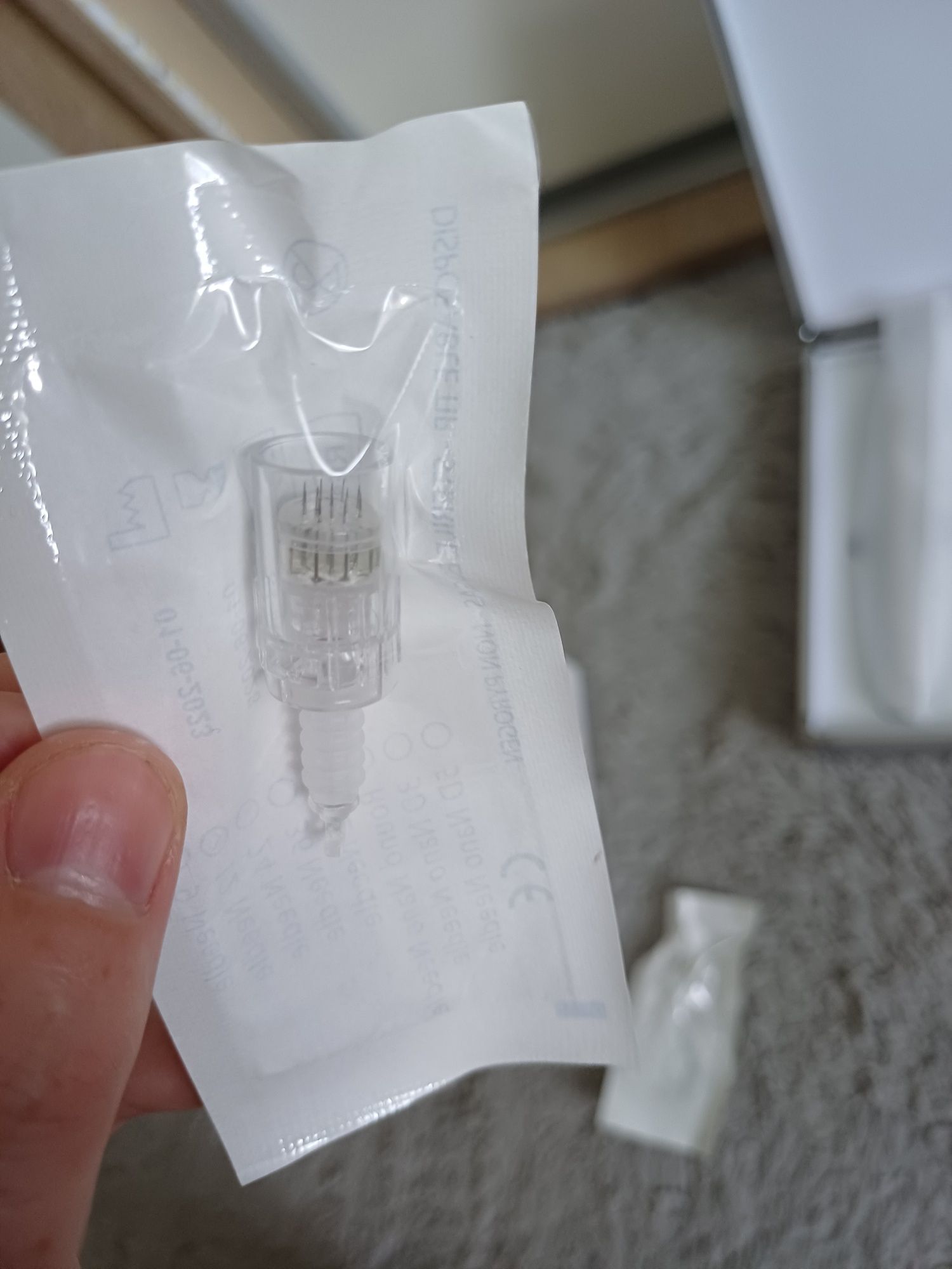 Elektryczny Derma Pen- elektryczne urządzenie do mironakłuwania skóry