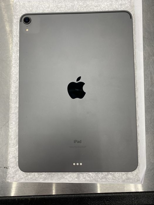 Продам iPad  pro 11 64 gb все оригінал !