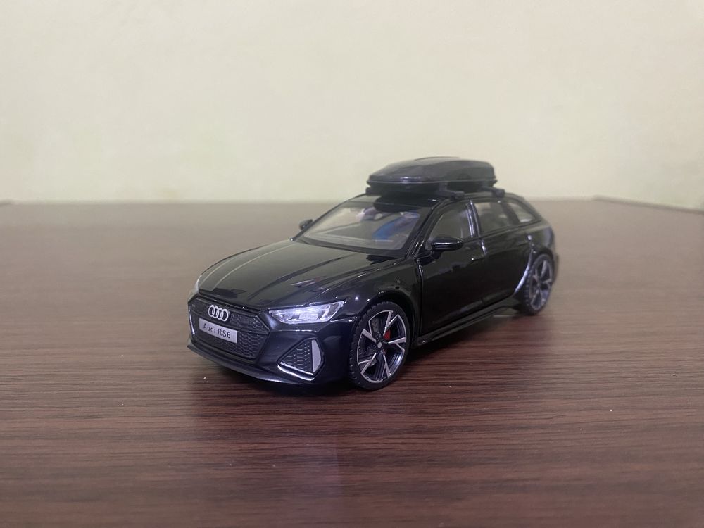 Модель авто 1:32 Audi RS6