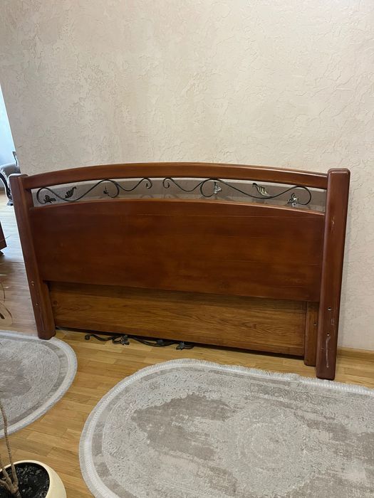 Дубове ліжко 1,6*1.8