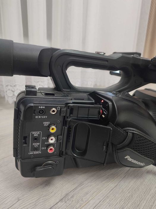 Професійна відеокамера Panasonic HC-X1  4K / 24p, UHD 4K / 60p.