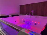 Romantyczny apartament z jacuzzi i dużym łóżkiem we Wrocławiu M35