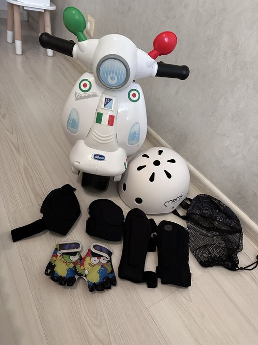 Дитячий скутер ( мопед) Chicco