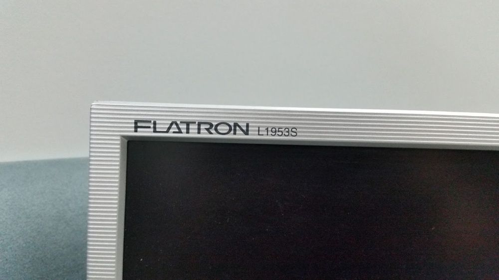 Монитор LG Flatron L1953S-SF