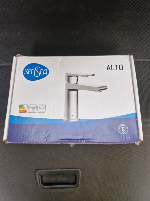 Szafka pod umywalkę Goodhome razem z umywalką i kranem w zestawie