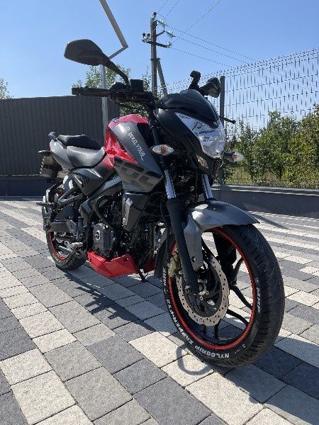 Bajaj Pulsar 200 NS, 2018 рік | Гарний стан

Продам Bajaj Pulsar 200 N