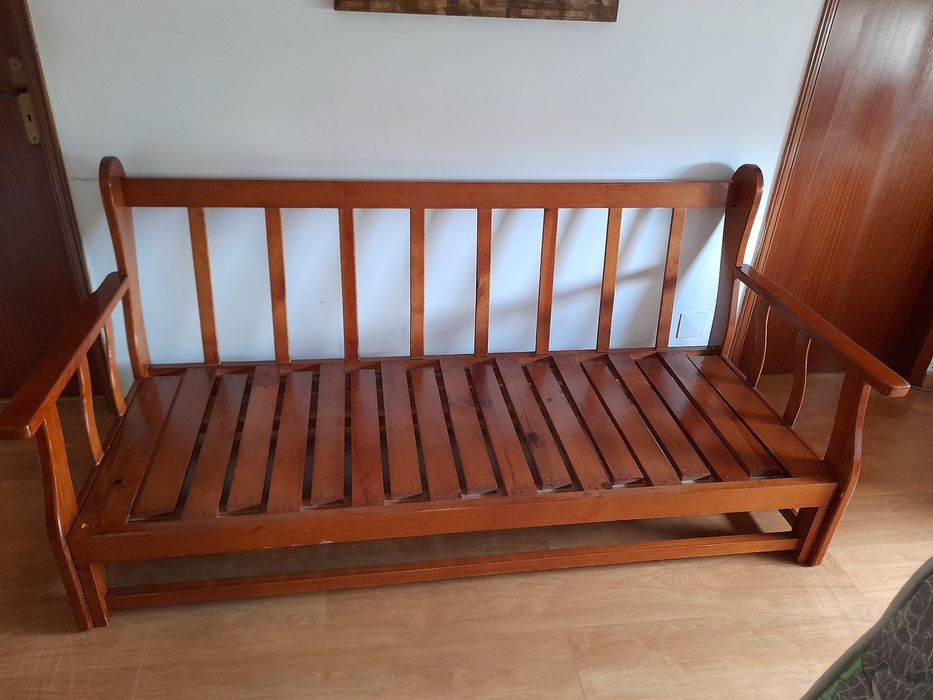 Sofá cama de madeira pinho