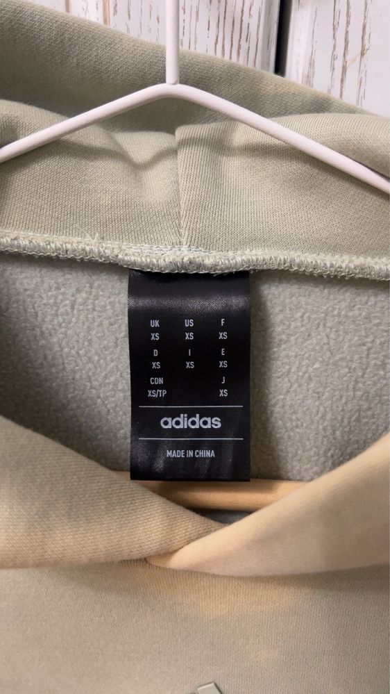 худі Adidas  б/у в хакі кольорі