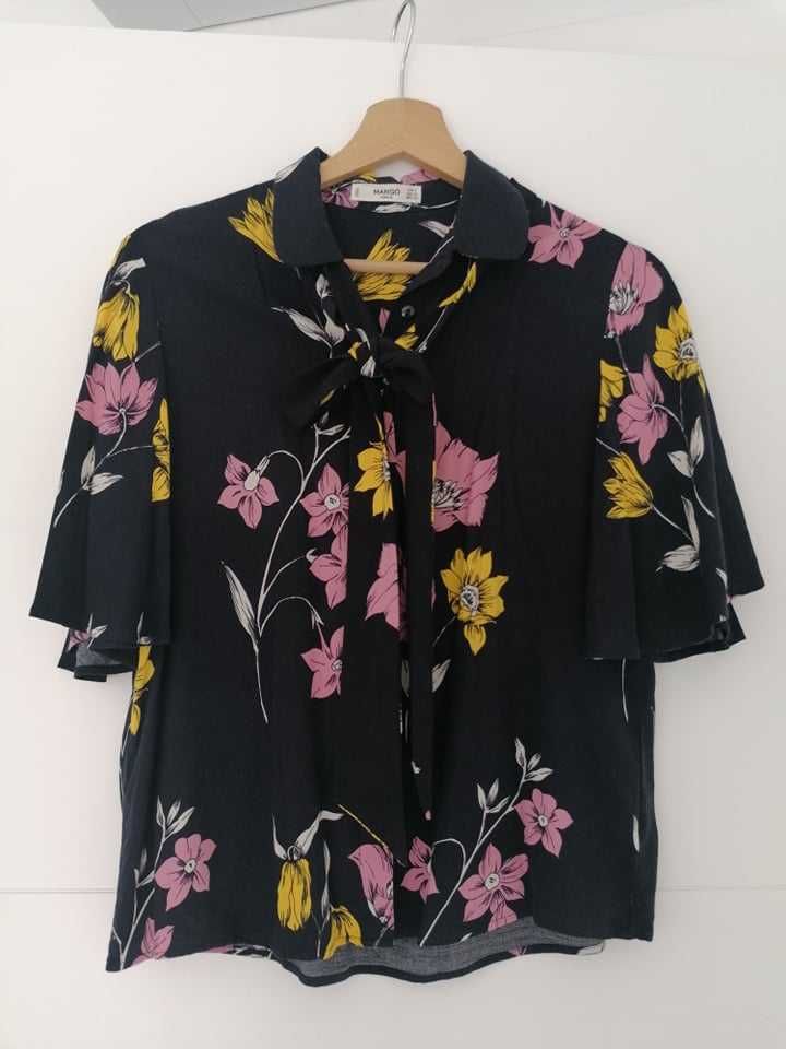 Blusa com folhos e laço da Mango (S)