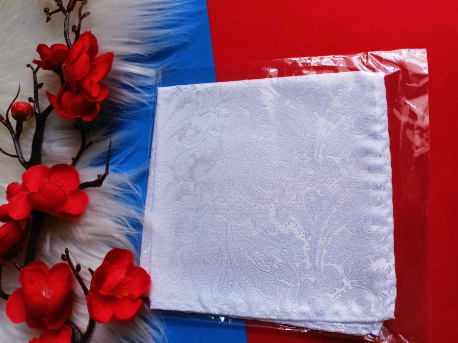 Biała poszetka 25x25cm