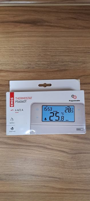 Termostat sterownik ogrzewania lub klimatyzacji