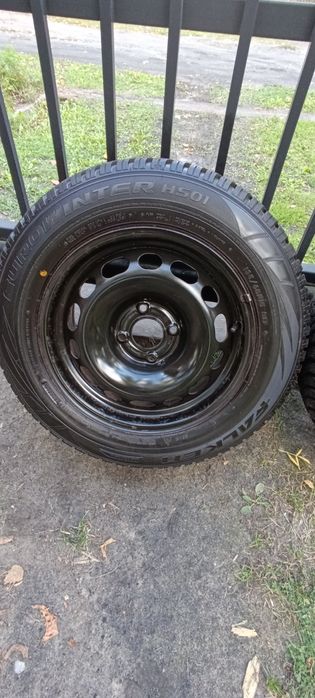 Sprzedam koła z zimowymi oponami. 195/65/15 rozstaw śrub 4x108 65.1