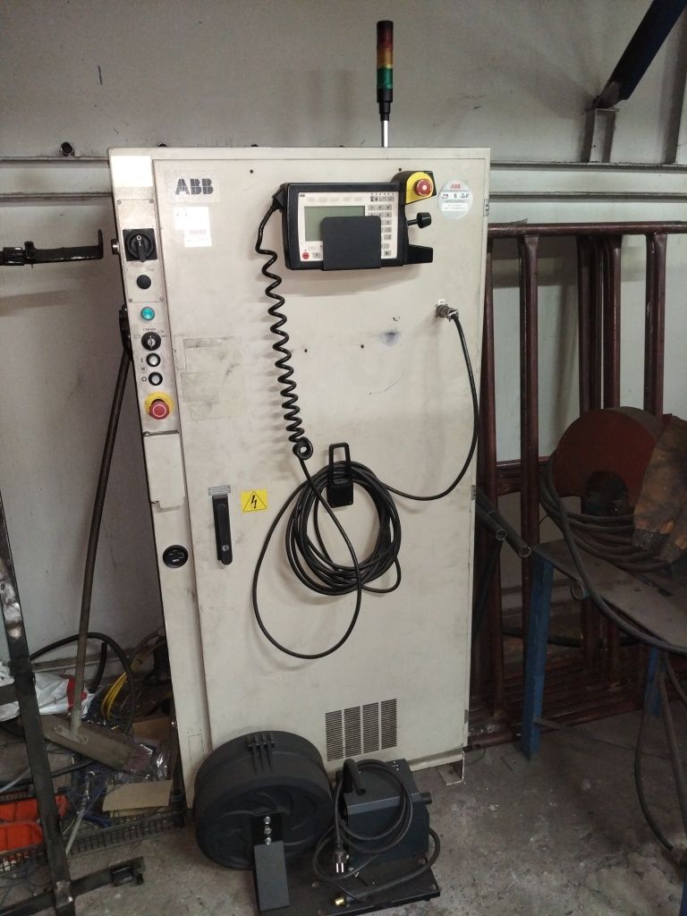 Robot przemysłowy robot spawalniczy ABB IRB 4400