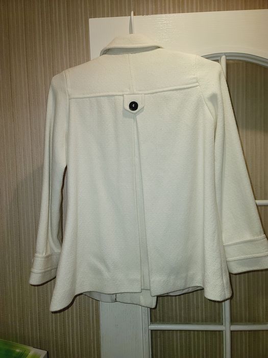 Красивая курточка и пальто для девочки 11-12 лет.