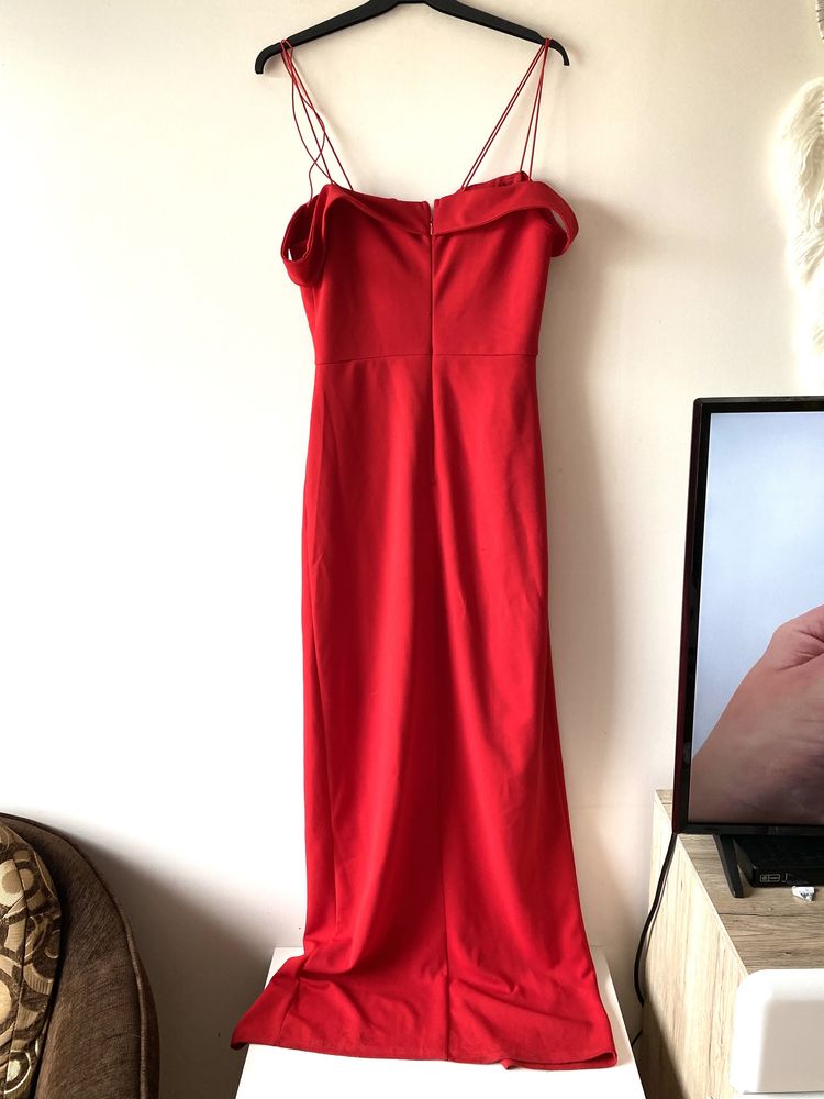 Czerwona sukienka maxi ołówkowa rozciecie rozporek