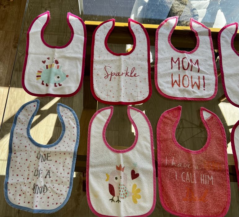 Vendo conjunto de babetes bebé impermeáveis