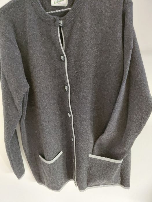 Casaco em malha super quente de cor cinza com botões e detalhes XL