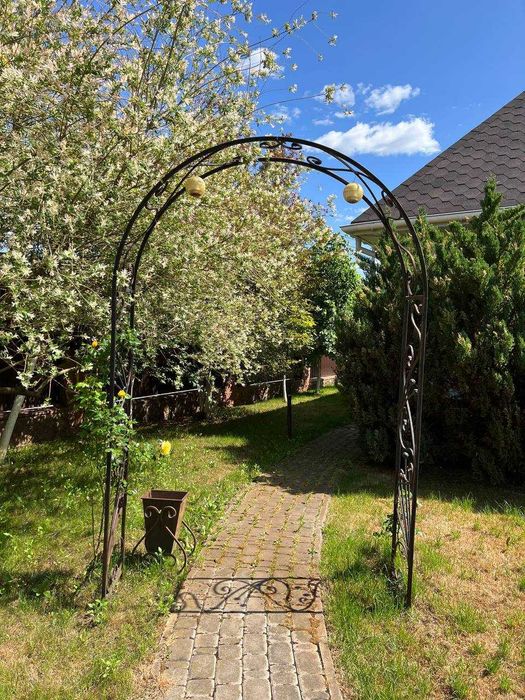 Оренда будинку, з садом та озером, Рожни.